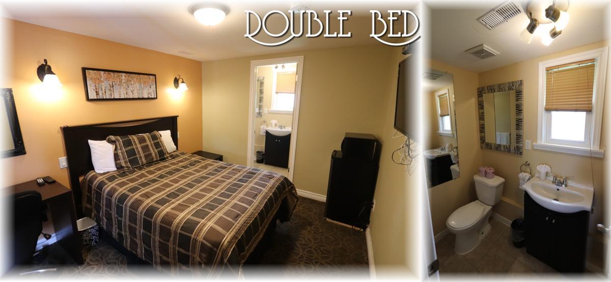 Twin Peaks Motel Napanee Exterior photo